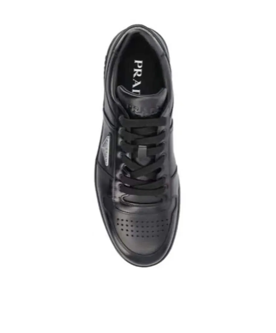 P380 Yuan 38-45 Prada Prada’s new men’s leather sports shoes, the highest version on the market, any comparison is welcome🆚! The original leather has excellent texture and is super high-end! Fetal sheep net lining imported from Italy, removable pad! Luxurious materials and fine workmanship, highly recommended!